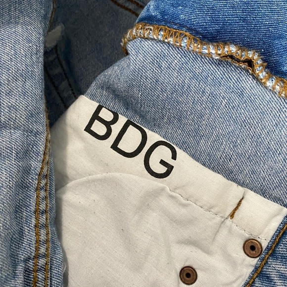 BDG Urban Outfitters Distressed Denim Women's Light Wash Cut-off Jean Shorts - Picture 6 of 12